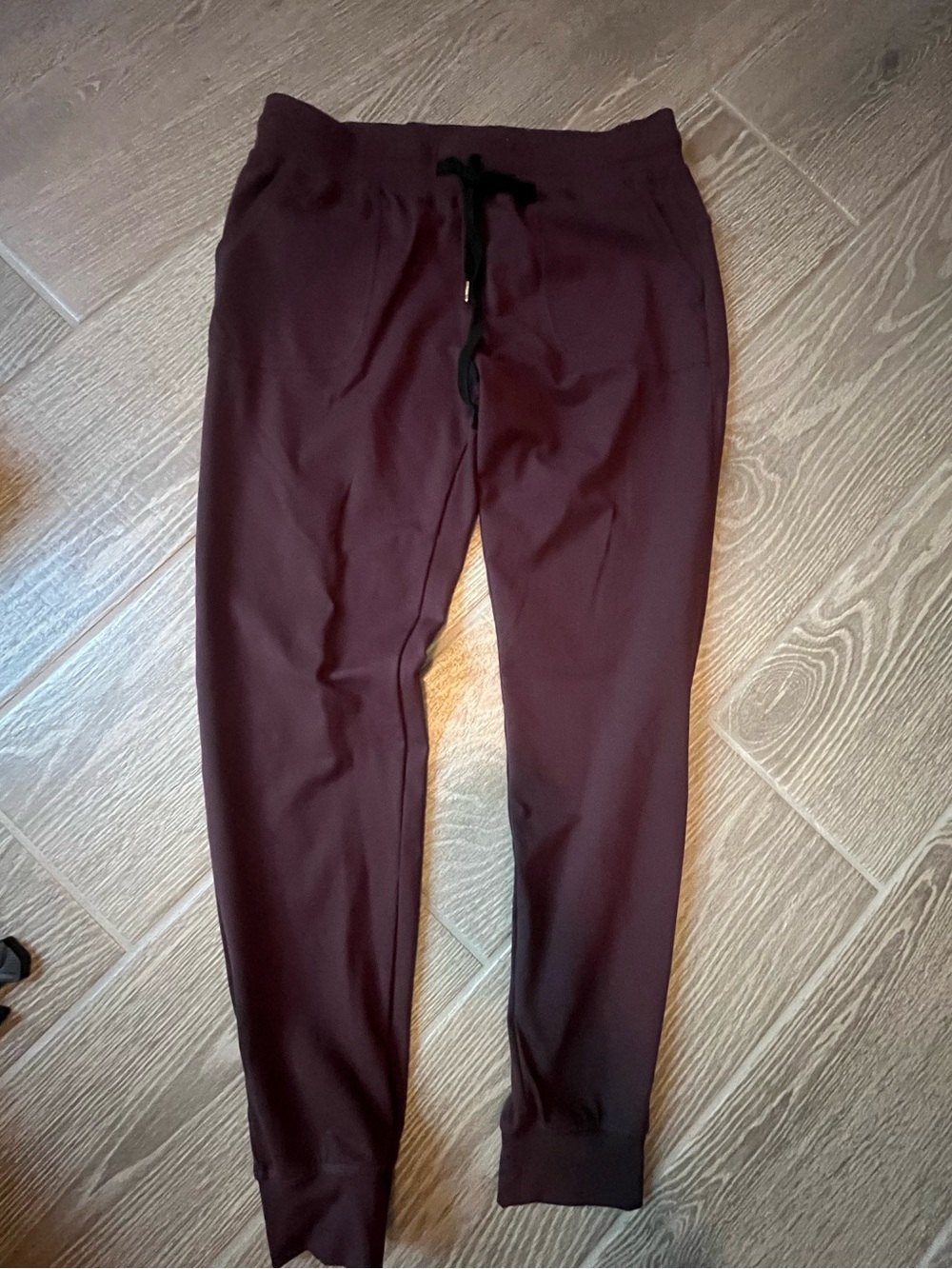 Women’s zyia Jogger Pants - Burgundy